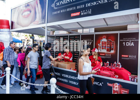 Florida, Coral Gables, Miami, Carnaval Miami, Karneval, Straßenfest, lateinische Kulturfeier, Firmenaussteller, Verkäufer, Stallstände Stand ma Stockfoto