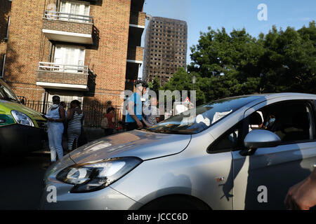 Grenfell Turm Feuer in London. London, UK. 14. Juni 2017 Stockfoto
