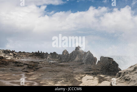 Blick auf die Drachenzähne am Makaluapuna Point in Maui Hawaii Stockfoto