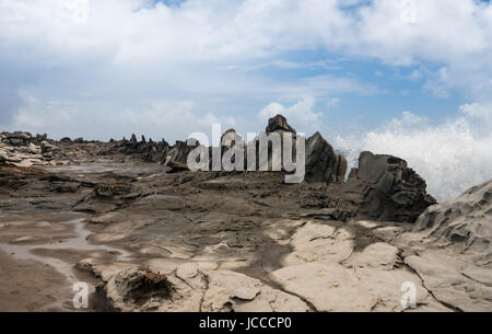 Blick auf die Drachenzähne am Makaluapuna Point in Maui Hawaii Stockfoto