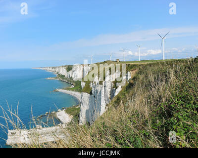 Windpark am Ärmelkanal-Küste in der Normandie der Eretrat Cote d'albatre, Frankreich Stockfoto