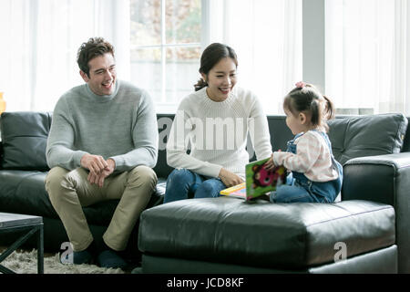 Harmonische multikulturellen Familie Stockfoto