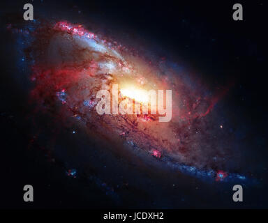 M106, Spiralgalaxie. Auch bekannt als NGC 4258, M106 23,5 Millionen Lichtjahren im Sternbild Canes Venatici liegt. Elemente dieses Bild furn Stockfoto