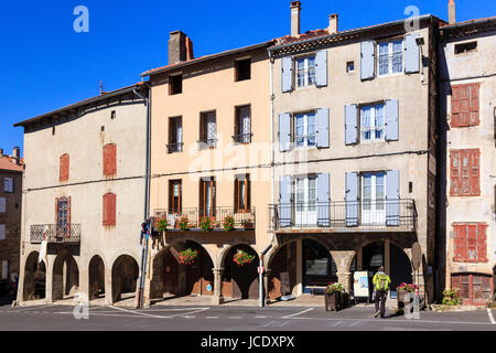 Frankreich, Haute-Loire (43), Pradelles, Labellisé Les Plus Beaux Dörfer de France, Maisons À Arkaden De La place De La Halle / / Frankreich, Haute-Loire, Pr Stockfoto