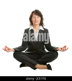 Geschäftsfrau sitzen im Lotussitz Blume des Yoga. Isoliert auf weiss Stockfoto