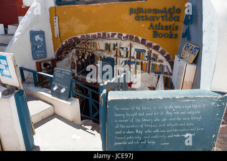 Insel Santorin, Griechenland - 11. Mai 2017: Buchhandlung Atlantis Bücher in das Dorf Oia auf der Insel Santorini, Griechenland Stockfoto