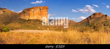 Die Brandwag Strebepfeiler in der Golden Gate Highlands National Park, Südafrika. Fotografiert in der späten Nachmittag Sonne. Stockfoto