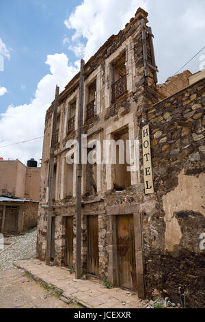 verlassene Crumling Fassade des Hotels in die Geisterstadt Real de Catorce Stockfoto