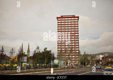 Belfast, UK. 15. Juni 2017. Im Zuge von Grenfell Hochhaus Feuer in London die Northern Ireland Housing Executive (NIHE) sind alle Wohn-Hochhaus-Gehäuse in den nächsten Wochen Guthaben überprüfen: Bonzo/Alamy Live News Stockfoto