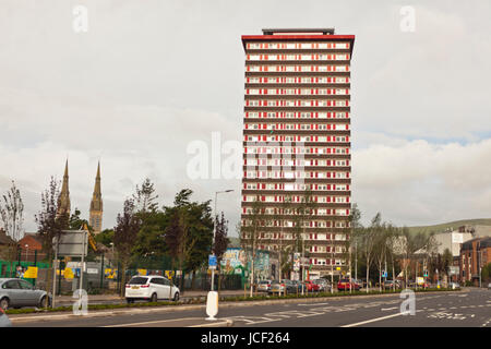 Belfast, UK. 15. Juni 2017. Im Zuge von Grenfell Hochhaus Feuer in London die Northern Ireland Housing Executive (NIHE) sind alle Wohn-Hochhaus-Gehäuse in den nächsten Wochen Guthaben überprüfen: Bonzo/Alamy Live News Stockfoto