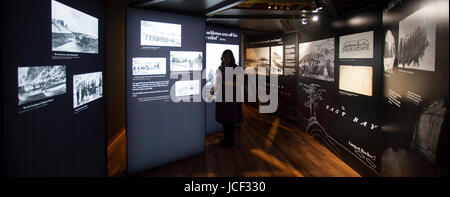 Edinburgh, Schottland. 14. Juni 2017. Drücken Sie Anzeigen von ausdauernd Auge Ausstellungsdisplay National Libray Scotland in Edinburgh. Pako Mera/Alamy Live-Nachrichten. Stockfoto