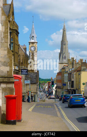 Dorchester, Großbritannien. 15. Juni 2017. Verkehr fließt in hohen West Street, an einem sonnigen Tag in Dorchester Credit: Stuart Fretwell/Alamy Live-Nachrichten Stockfoto