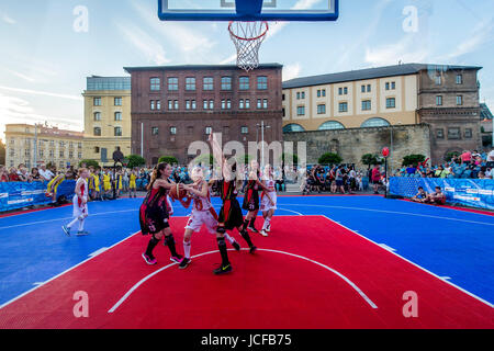 Hradec Kralove, Tschechische Republik. 15. Juni 2017. Rahmenprogramm während der Eröffnungsfeier der FIBA-Frauen Basketball-Europameisterschaft in Hradec Kralove, Tschechien am 15. Juni 2017. Bildnachweis: David Tanecek/CTK Foto/Alamy Live-Nachrichten Stockfoto