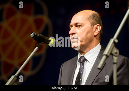 Hradec Kralove, Tschechische Republik. 15. Juni 2017. FIBA Europa Präsident Turgay Demirel spricht bei der Eröffnungsfeier der FIBA-Frauen Basketball-Europameisterschaft in Hradec Kralove, Tschechien am 15. Juni 2017. Bildnachweis: David Tanecek/CTK Foto/Alamy Live-Nachrichten Stockfoto