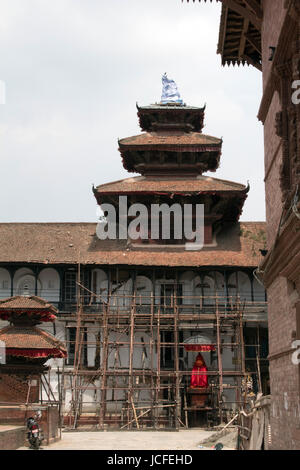 Der Eingang zu den alten königlichen Palast - Hanuman Dhoka - Erdbeben in Nepal Kathmandu Durbar Square zeigen Stockfoto