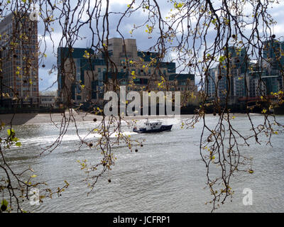MI6 in London über die Themse Stockfoto