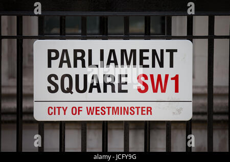 Parliament Square Street Schild am Geländer in der City of Westminster, London SW1 Stockfoto