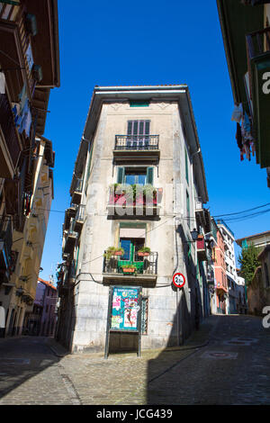 LEKEITIO, Spanien - März 8: Street Lekeitio, eine Stadt und Gemeinde in der Provinz Biskaya, in der spanischen autonomen Gemeinschaft des Baskenland, Stockfoto