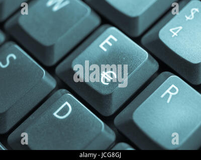Detail der Tasten auf einer Computertastatur - cool Cyanotypie Stockfoto