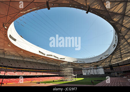 Peking, CHINA - 21. September 2009: Innenraum des Olympischen Nationalstadion Peking auch bekannt als Vogelnest.  Es wurde entwickelt als das Hauptstadion der 2 Stockfoto