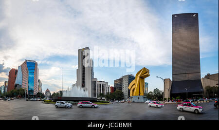 Panoramablick von Paseo De La Reforma Platz mit dem Denkmal der mexikanischen Revolution (Monumento a la Revolucion) - Mexiko-Stadt, Mexiko Stockfoto