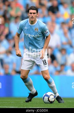 GARETH BARRY MANCHESTER CITY FC MANCHESTER CITY V GLASGOW CELTIC CITY OF MANCHESTER STADIUM, MANCHERSTER, ENGLAND 8. August 2009 DIY98612 Warnung! Dieses Foto kann nur für die Zeitung bzw. Zeitschrift redaktionelle Zwecke verwendet werden. Darf nicht für Internet/Online-Nutzung Nor für Publikationen unter Einbeziehung 1 Spieler, 1 Club oder 1 Wettbewerb, ohne schriftliche Genehmigung von Football DataCo Ltd. Für Rückfragen, bitte Kontakt Football DataCo Ltd unter + 44 (0) 207 864 9121 Stockfoto