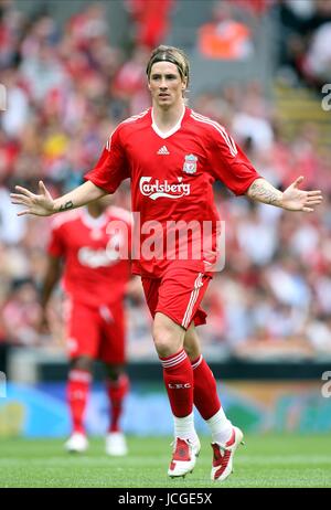 FERNANDO TORRES LIVERPOOL FC LIVERPOOL V Atletico MADRID Anfield Road, LIVERPOOL, ENGLAND 8. August 2009 DIY99084 Warnung! Dieses Foto kann nur für die Zeitung bzw. Zeitschrift redaktionelle Zwecke verwendet werden. Darf nicht für Internet/Online-Nutzung Nor für Publikationen unter Einbeziehung 1 Spieler, 1 Club oder 1 Wettbewerb, ohne schriftliche Genehmigung von Football DataCo Ltd. Für Rückfragen, bitte Kontakt Football DataCo Ltd unter + 44 (0) 207 864 9121 Stockfoto