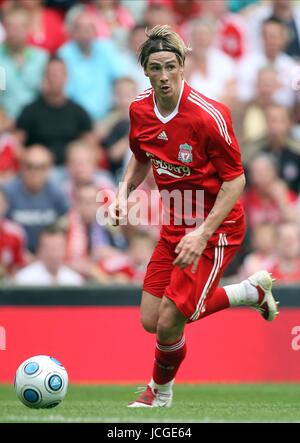 FERNANDO TORRES LIVERPOOL FC LIVERPOOL V Atletico MADRID Anfield Road, LIVERPOOL, ENGLAND 8. August 2009 DIY99090 Warnung! Dieses Foto kann nur für die Zeitung bzw. Zeitschrift redaktionelle Zwecke verwendet werden. Darf nicht für Internet/Online-Nutzung Nor für Publikationen unter Einbeziehung 1 Spieler, 1 Club oder 1 Wettbewerb, ohne schriftliche Genehmigung von Football DataCo Ltd. Für Rückfragen, bitte Kontakt Football DataCo Ltd unter + 44 (0) 207 864 9121 Stockfoto