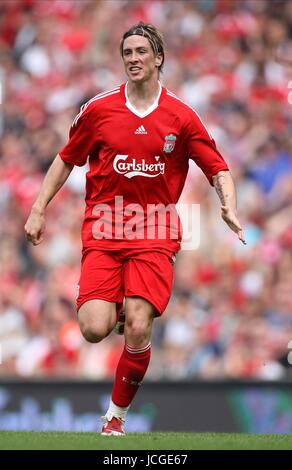 FERNANDO TORRES LIVERPOOL FC LIVERPOOL V Atletico MADRID Anfield Road, LIVERPOOL, ENGLAND 8. August 2009 DIY99093 Warnung! Dieses Foto kann nur für die Zeitung bzw. Zeitschrift redaktionelle Zwecke verwendet werden. Darf nicht für Internet/Online-Nutzung Nor für Publikationen unter Einbeziehung 1 Spieler, 1 Club oder 1 Wettbewerb, ohne schriftliche Genehmigung von Football DataCo Ltd. Für Rückfragen, bitte Kontakt Football DataCo Ltd unter + 44 (0) 207 864 9121 Stockfoto