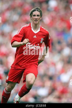 FERNANDO TORRES LIVERPOOL FC LIVERPOOL V Atletico MADRID Anfield Road, LIVERPOOL, ENGLAND 8. August 2009 DIY99094 Warnung! Dieses Foto kann nur für die Zeitung bzw. Zeitschrift redaktionelle Zwecke verwendet werden. Darf nicht für Internet/Online-Nutzung Nor für Publikationen unter Einbeziehung 1 Spieler, 1 Club oder 1 Wettbewerb, ohne schriftliche Genehmigung von Football DataCo Ltd. Für Rückfragen, bitte Kontakt Football DataCo Ltd unter + 44 (0) 207 864 9121 Stockfoto