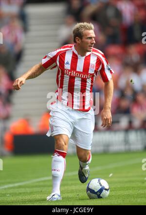 LIAM LAWRENCE STOKE CITY FC STOKE CITY V BURNLEY BRITANNIA STADIUM, STOKE, ENGLAND 15. August 2009 DIY99185 Warnung! Dieses Foto kann nur für die Zeitung bzw. Zeitschrift redaktionelle Zwecke verwendet werden. Kann nicht werden verwendet für Publikationen unter Einbeziehung 1 Spieler, 1 Club oder 1 Wettbewerb ohne schriftliche Genehmigung von Football DataCo Ltd. Für Rückfragen, bitte Kontakt Football DataCo Ltd unter + 44 (0) 207 864 9121 Stockfoto