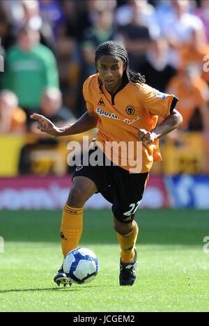 MICHAEL MANCIENNE WOLVERHAMPTON WANDERERS FC WOLVERHAMPTON WANDERERS V WEST HAM MOLINEUX, WOLVERHAMPTON, ENGLAND 15. August 2009 DIY99412 Warnung! Dieses Foto kann nur für die Zeitung bzw. Zeitschrift redaktionelle Zwecke verwendet werden. Darf nicht für Internet/Online-Nutzung Nor für Publikationen unter Einbeziehung 1 Spieler, 1 Club oder 1 Wettbewerb, ohne schriftliche Genehmigung von Football DataCo Ltd. Für Rückfragen, bitte Kontakt Football DataCo Ltd unter + 44 (0) 207 864 9121 Stockfoto