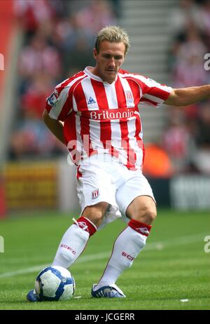 LIAM LAWRENCE STOKE CITY FC STOKE CITY V BURNLEY BRITANNIA STADIUM, STOKE, ENGLAND 15. August 2009 DIY99498 Warnung! Dieses Foto kann nur für die Zeitung bzw. Zeitschrift redaktionelle Zwecke verwendet werden. Darf nicht für Internet/Online-Nutzung Nor für Publikationen unter Einbeziehung 1 Spieler, 1 Club oder 1 Wettbewerb, ohne schriftliche Genehmigung von Football DataCo Ltd. Für Rückfragen, bitte Kontakt Football DataCo Ltd unter + 44 (0) 207 864 9121 Stockfoto