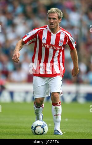 LIAM LAWRENCE STOKE CITY FC STOKE CITY V BURNLEY BRITANNIA STADIUM, STOKE, ENGLAND 15. August 2009 DIY99505 Warnung! Dieses Foto kann nur für die Zeitung bzw. Zeitschrift redaktionelle Zwecke verwendet werden. Darf nicht für Internet/Online-Nutzung Nor für Publikationen unter Einbeziehung 1 Spieler, 1 Club oder 1 Wettbewerb, ohne schriftliche Genehmigung von Football DataCo Ltd. Für Rückfragen, bitte Kontakt Football DataCo Ltd unter + 44 (0) 207 864 9121 Stockfoto