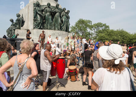 Montreal Tamtams Trommeln Sitzungen finden statt am Sonntag in Mount Royal Park (Juni 2017) Stockfoto