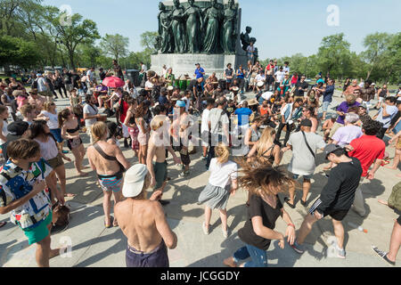 Montreal Tamtams Trommeln Sitzungen finden statt am Sonntag in Mount Royal Park (Juni 2017) Stockfoto