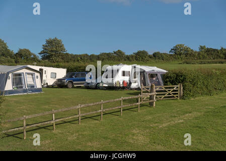 Campingplatz am Ackerland in Dorset Landschaft England UK. Juni 2017 Stockfoto