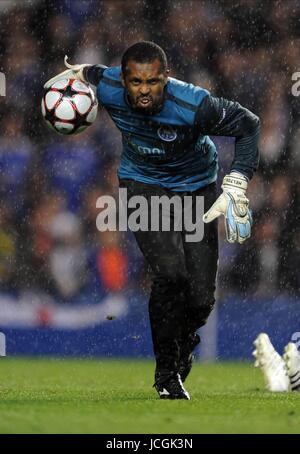 HELTON FC PORTO CHELSEA V FC PORTO, CHAMPIONS LEAGUE STAMFORD BRIDGE, LONDON, ENGLAND 15. September 2009 DIZ102369 CHELSEA V FC PORTO Warnung! Dieses Foto kann nur für die Zeitung bzw. Zeitschrift redaktionelle Zwecke verwendet werden. Kann nicht werden verwendet für Publikationen unter Einbeziehung 1 Spieler, 1 Club oder 1 Wettbewerb ohne schriftliche Genehmigung von Football DataCo Ltd. Für Rückfragen, bitte Kontakt Football DataCo Ltd unter + 44 (0) 207 864 9121 Stockfoto