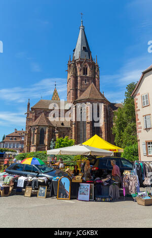 Markt in der Altstadt von Wissembourg, Elsass, Frankreich. Stockfoto