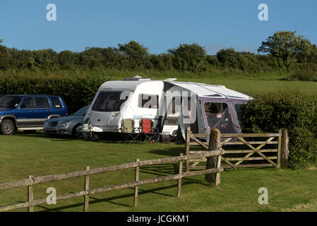 Campingplatz am Ackerland in Dorset Landschaft England UK. Juni 2017 Stockfoto