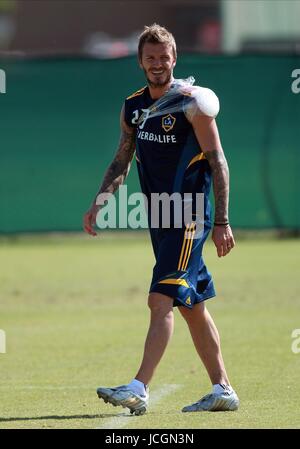 DAVID BECKHAM LOS ANGELES GALAXY LOS ANGELES GALAXY TRAINING CARSON, LOS ANGELES, CA, USA 1. Oktober 2009 DIZ103694 Warnung! Dieses Foto kann nur für die Zeitung bzw. Zeitschrift redaktionelle Zwecke verwendet werden. Darf nicht für Internet/Online-Nutzung Nor für Publikationen unter Einbeziehung 1 Spieler, 1 Club oder 1 Wettbewerb, ohne schriftliche Genehmigung von Football DataCo Ltd. Für Rückfragen, bitte Kontakt Football DataCo Ltd unter + 44 (0) 207 864 9121 Stockfoto