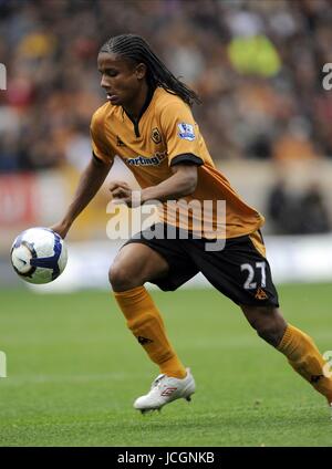 MICHAEL MANCIENNE WOLVERHAMPTON WANDERERS FC WOLVERHAMPTON WANDERERS V PORTSMOUTH MOLINEUX, LONDON, ENGLAND 3. Oktober 2009 GAA191 WOLVERHAMPTON WANDERERS V PORTSMOUTH Wölfe V PORTSMOUTH Warnung! Dieses Foto kann nur für die Zeitung bzw. Zeitschrift redaktionelle Zwecke verwendet werden. Kann nicht werden verwendet für Publikationen unter Einbeziehung 1 Spieler, 1 Club oder 1 Wettbewerb ohne schriftliche Genehmigung von Football DataCo Ltd. Für Rückfragen, bitte Kontakt Football DataCo Ltd unter + 44 (0) 207 864 9121 Stockfoto