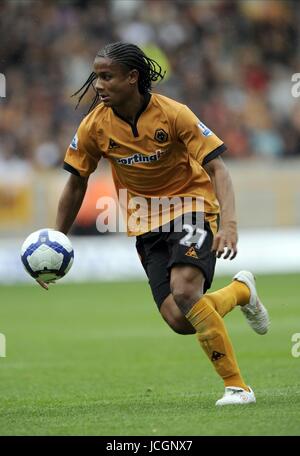 MICHAEL MANCIENNE WOLVERHAMPTON WANDERERS FC WOLVERHAMPTON WANDERERS V PORTSMOUTH MOLINEUX, LONDON, ENGLAND 3. Oktober 2009 GAA330 WOLVERHAMPTON WANDERERS V PORTSMOUTH Wölfe V PORTSMOUTH Warnung! Dieses Foto kann nur für die Zeitung bzw. Zeitschrift redaktionelle Zwecke verwendet werden. Kann nicht werden verwendet für Publikationen unter Einbeziehung 1 Spieler, 1 Club oder 1 Wettbewerb ohne schriftliche Genehmigung von Football DataCo Ltd. Für Rückfragen, bitte Kontakt Football DataCo Ltd unter + 44 (0) 207 864 9121 Stockfoto
