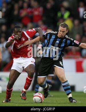 KEVIN NOLAN & Kerl MOUSSI NOTTS Wald V NEWCASTLE UNITED NOTTINGHAM FOREST V NEWCASTLE UNITED FC, COCA-COLA Meisterschaft CITY GROUND, NOTTINGHAM, ENGLAND 17. Oktober 2009 GAA1034 Warnung! Dieses Foto kann nur für die Zeitung bzw. Zeitschrift redaktionelle Zwecke verwendet werden. Darf nicht für Internet/Online-Nutzung Nor für Publikationen unter Einbeziehung 1 Spieler, 1 Club oder 1 Wettbewerb, ohne schriftliche Genehmigung von Football DataCo Ltd. Für Rückfragen, bitte Kontakt Football DataCo Ltd unter + 44 (0) 207 864 9121 Stockfoto