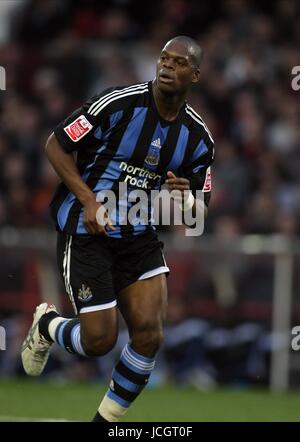 MARLON HAREWOOD NEWCASTLE UNITED FC Watford V NEWCASTLE UNITED FC, COCA COLA CHAMPIONSHIP CITY GROUND, NOTTINGHAM, ENGLAND 17. Oktober 2009 GAA1658 Warnung! Dieses Foto kann nur für die Zeitung bzw. Zeitschrift redaktionelle Zwecke verwendet werden. Darf nicht für Internet/Online-Nutzung Nor für Publikationen unter Einbeziehung 1 Spieler, 1 Club oder 1 Wettbewerb, ohne schriftliche Genehmigung von Football DataCo Ltd. Für Rückfragen, bitte Kontakt Football DataCo Ltd unter + 44 (0) 207 864 9121 Stockfoto