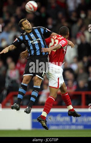 ZURAB KHIZANISHVILI & DEXTER BLACKSTOCK NOTTINGHAM FOREST V NEWCASTLE UNITED FC Watford V NEWCASTLE UNITED FC, COCA COLA CHAMPIONSHIP CITY GROUND, NOTTINGHAM, ENGLAND 17. Oktober 2009 GAA1663 Warnung! Dieses Foto kann nur für die Zeitung bzw. Zeitschrift redaktionelle Zwecke verwendet werden. Darf nicht für Internet/Online-Nutzung Nor für Publikationen unter Einbeziehung 1 Spieler, 1 Club oder 1 Wettbewerb, ohne schriftliche Genehmigung von Football DataCo Ltd. Für Rückfragen, bitte Kontakt Football DataCo Ltd unter + 44 (0) 207 864 9121 Stockfoto