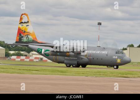 Pakistan Luftwaffe c-130 Hercules mit speziell lackierten Schweif Stockfoto