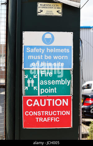 Warnschild für Baustellen in der Sutton Road, Southend on Sea, Essex. Schild Stockfoto