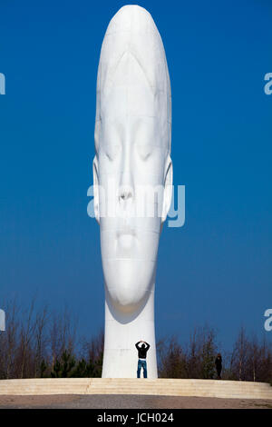 Träumen Sie Skulptur von Jaume Piensa am Standort der ehemaligen Sutton Manor Zeche, St Helens Merseyside. Stockfoto