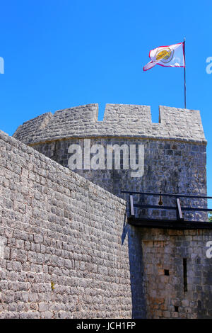 Wehrturm in der Stadt Ston, Halbinsel Peljesac, Kroatien. Ston war eine große Festung der Ragusan Republik Stockfoto